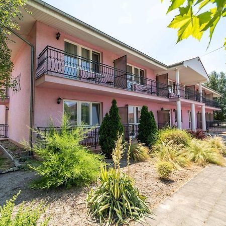 Apartmány Karmon Park Veľký Meder Exterior foto
