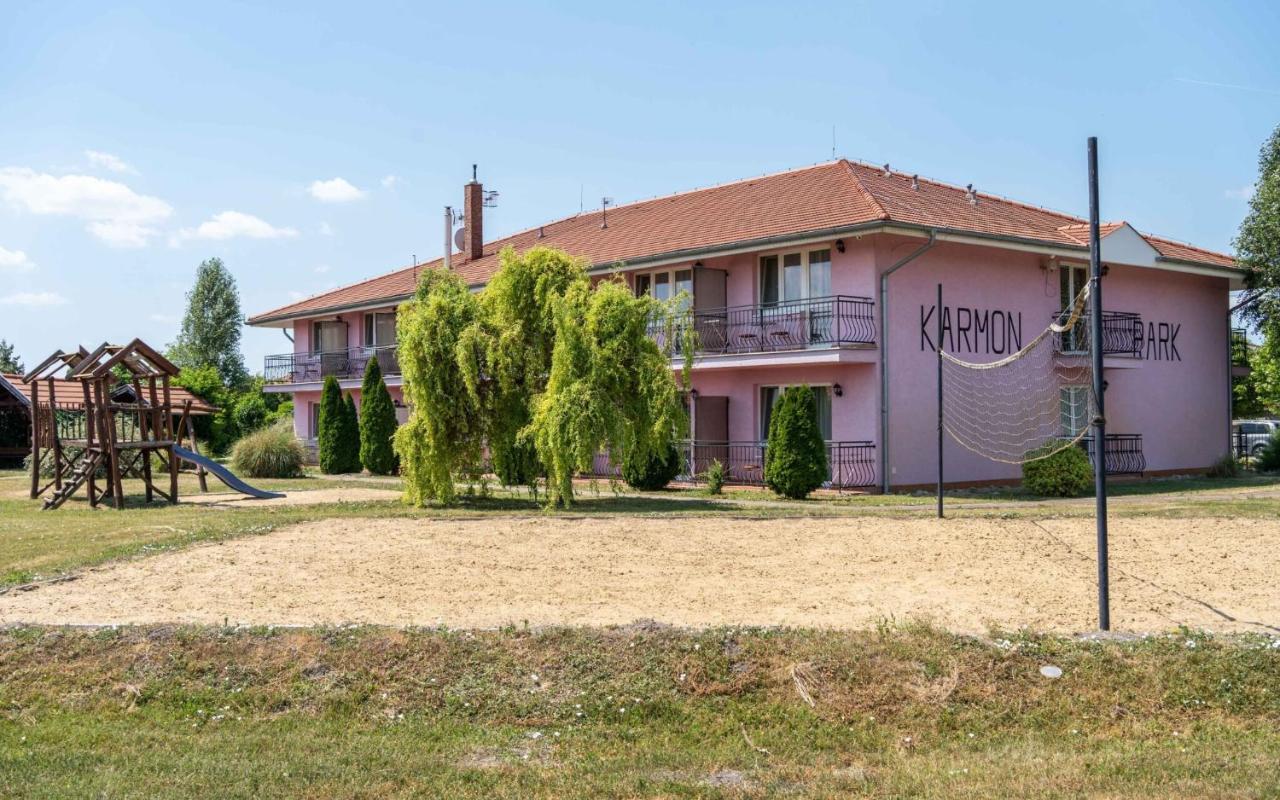 Apartmány Karmon Park Veľký Meder Exterior foto