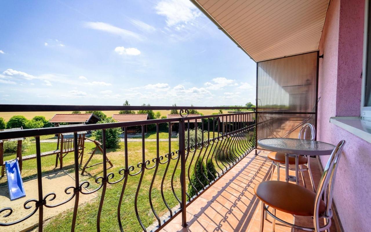 Apartmány Karmon Park Veľký Meder Exterior foto